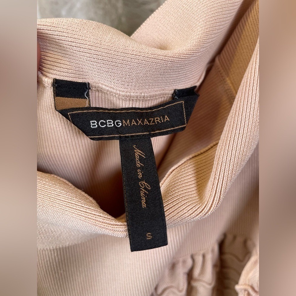 BCBG MAXAZRIA Light Peach Ribbed Knit Ruffle Mini Skirt Womens Small - Picture 3 of 7